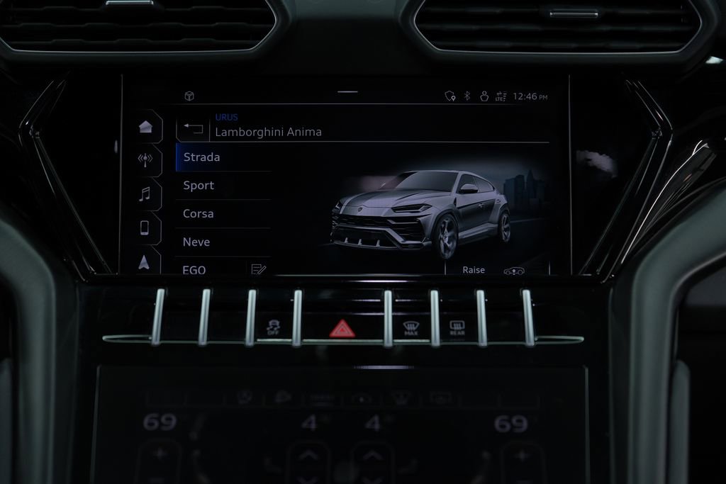 Used 2022 Lamborghini Urus AWD/4WD image 55