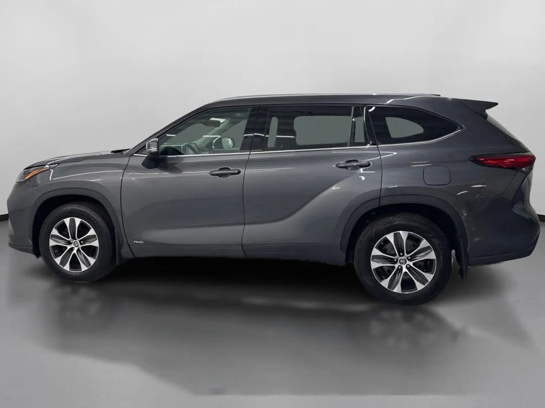 Used 2022 Toyota Highlander XLE image 5