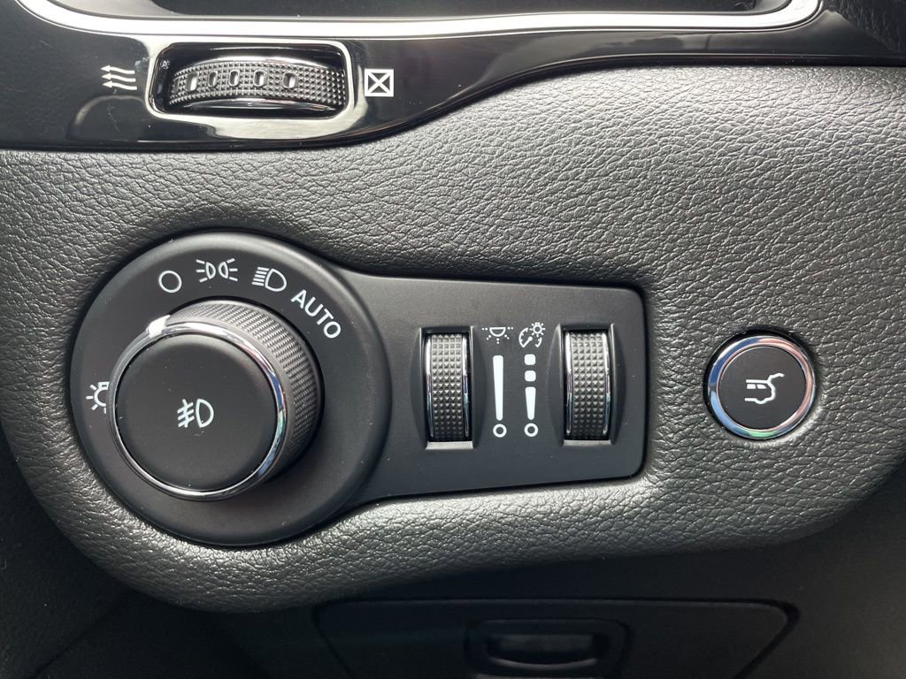 Used 2023 Jeep Cherokee Altitude Lux w/ Lux Elite Package AWD/4WD image 27