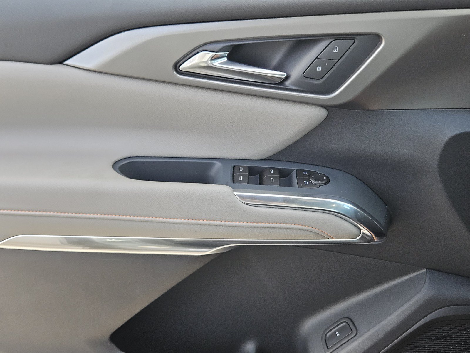 New 2027 Chevrolet Traverse LT w/ Midnight/Sport Edition FWD image 16