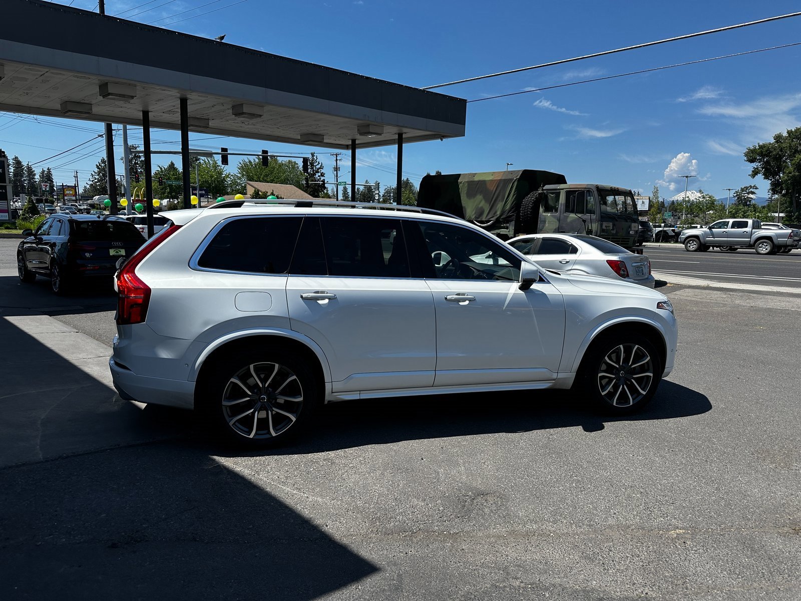 Used 2018 Volvo XC90 T6 Momentum w/ Convenience Package image 4