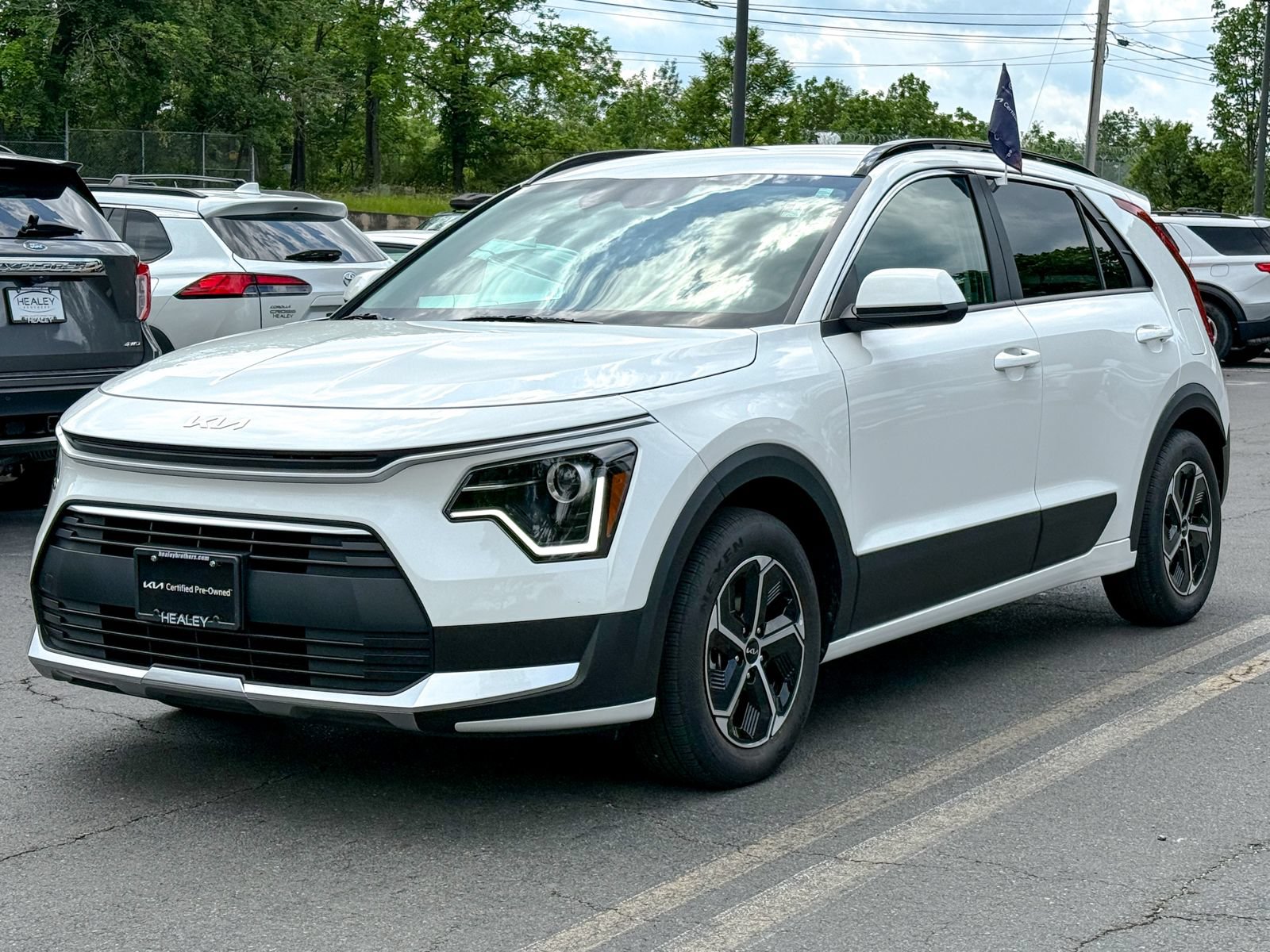 Certified 2025 Kia Niro LX FWD image 3