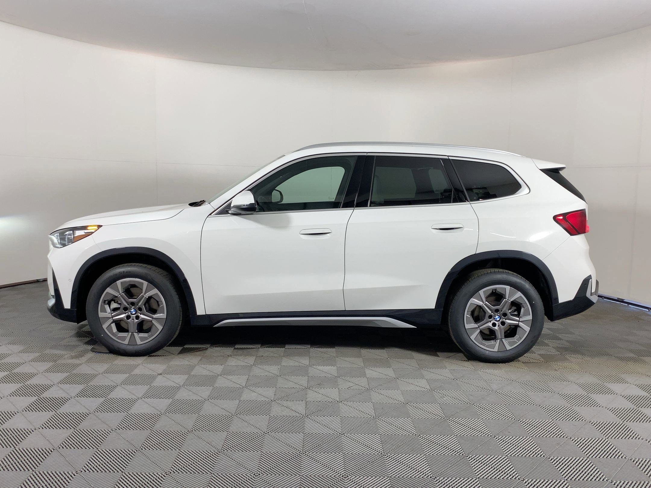 Used 2026 BMW X1 xDrive28i w/ Convenience Package image 2