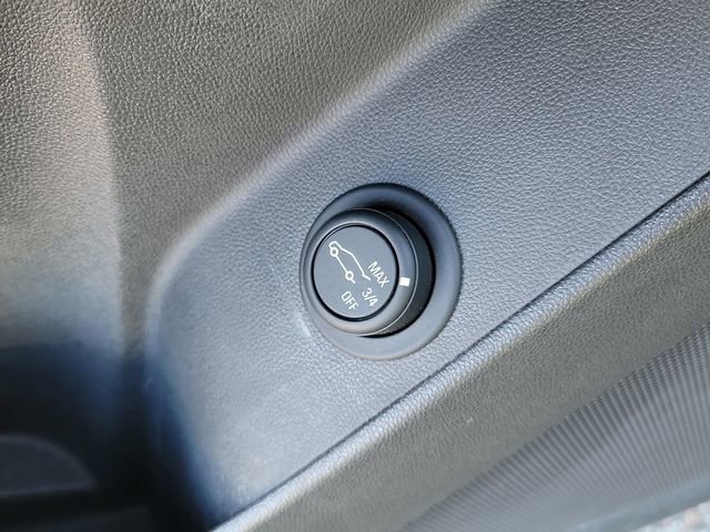 Used 2020 Chevrolet Equinox LT w/ Driver Convenience Package image 23