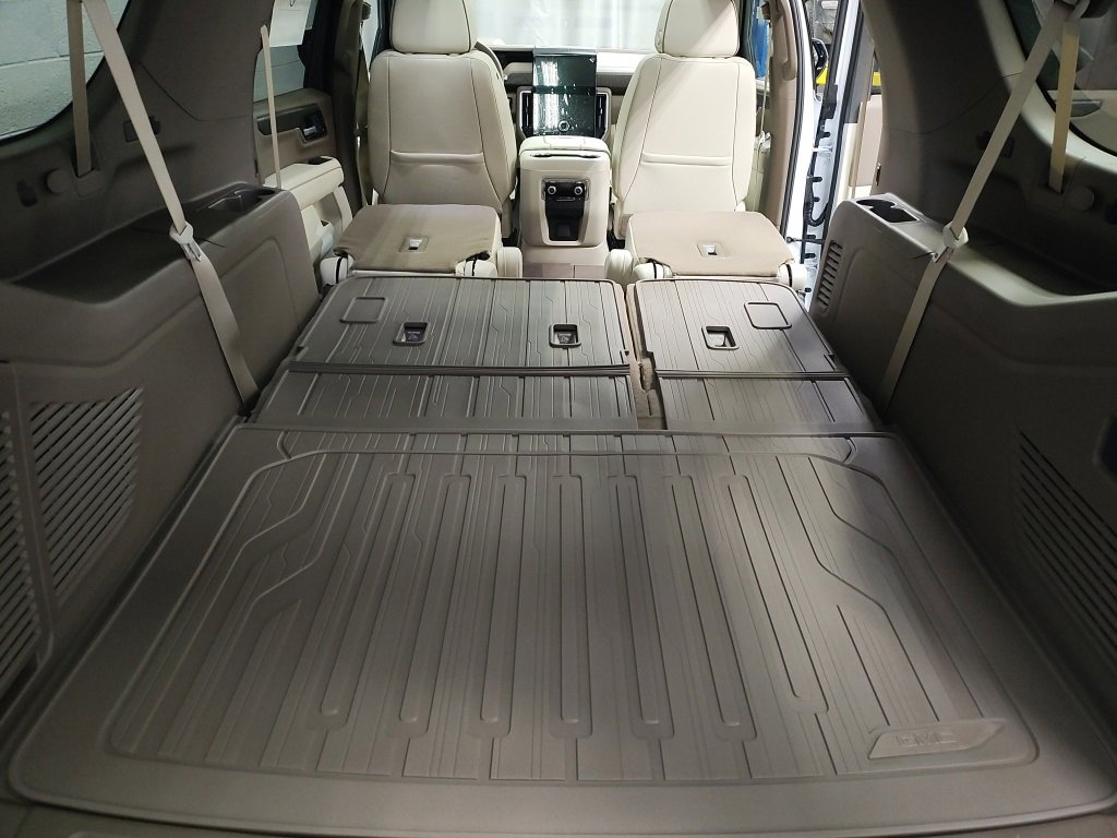 New 2026 GMC Yukon XL Denali w/ Sun & Power Step Package image 17