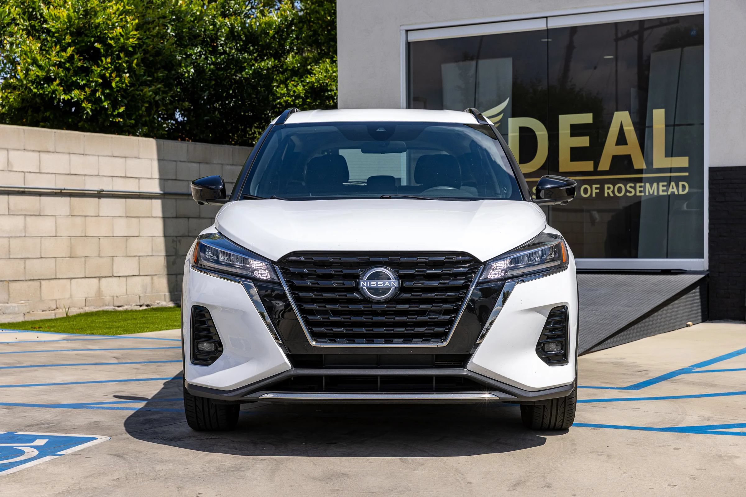 Used 2024 Nissan Kicks SR FWD image 7