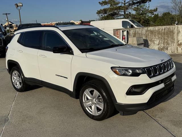 Used 2022 Jeep Compass Latitude w/ Sun and Sound Group AWD/4WD image 6