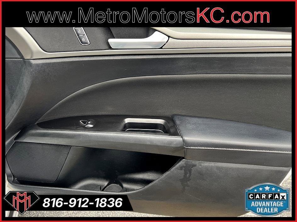 Used 2017 Ford Fusion SE image 25