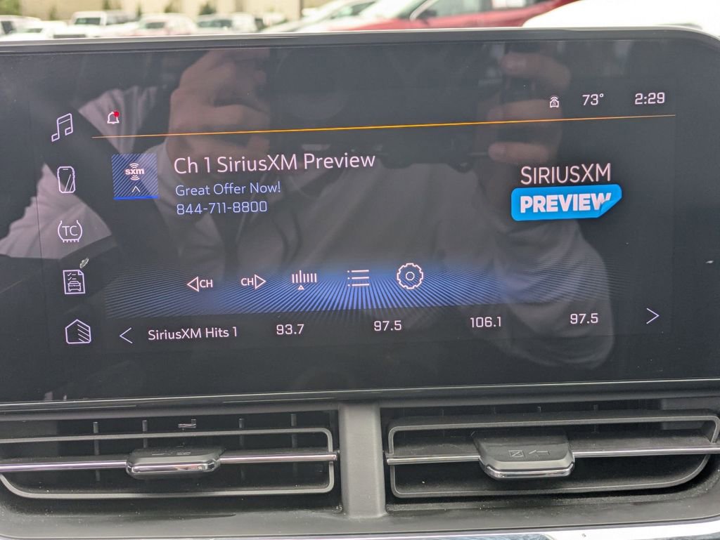 Used 2025 Chevrolet Trax LT w/ LT Convenience Package image 18