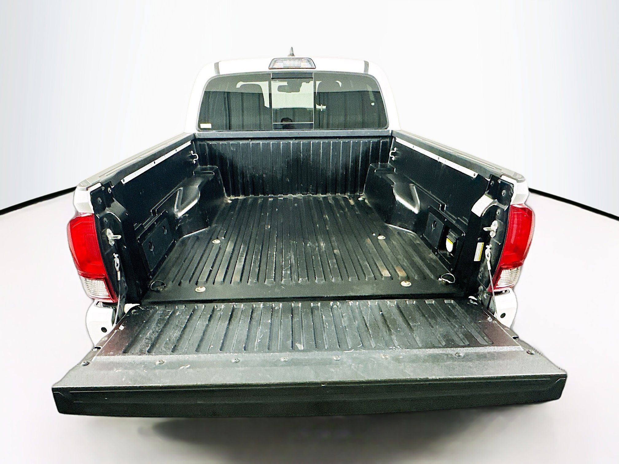 Used 2018 Toyota Tacoma TRD Sport w/ Technology Package RWD image 27