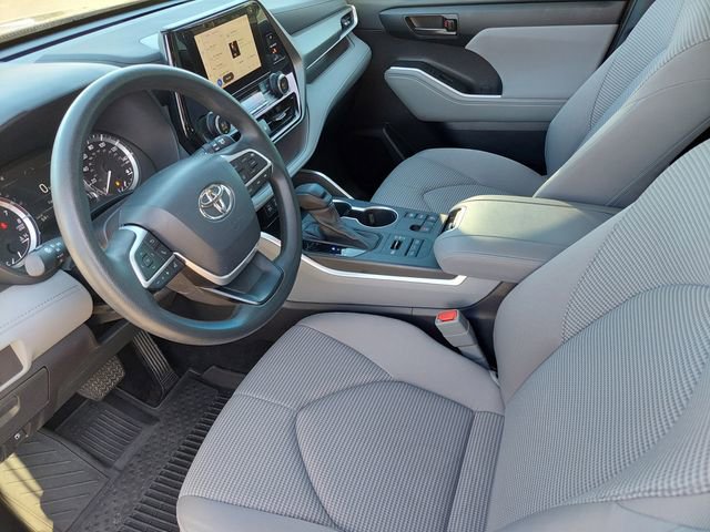 Used 2023 Toyota Highlander L AWD/4WD image 9
