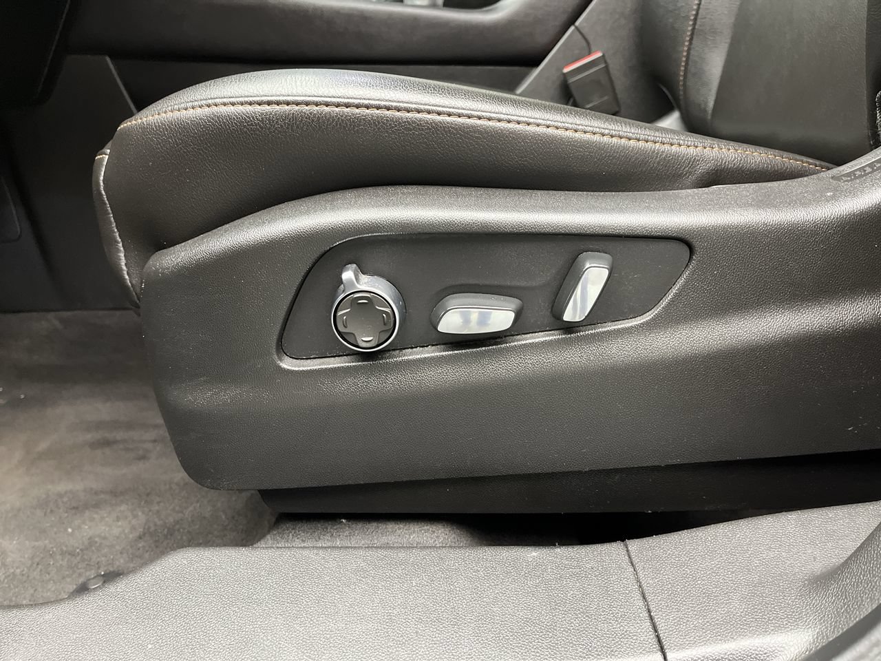 Used 2019 Cadillac XT4 Sport AWD/4WD image 9