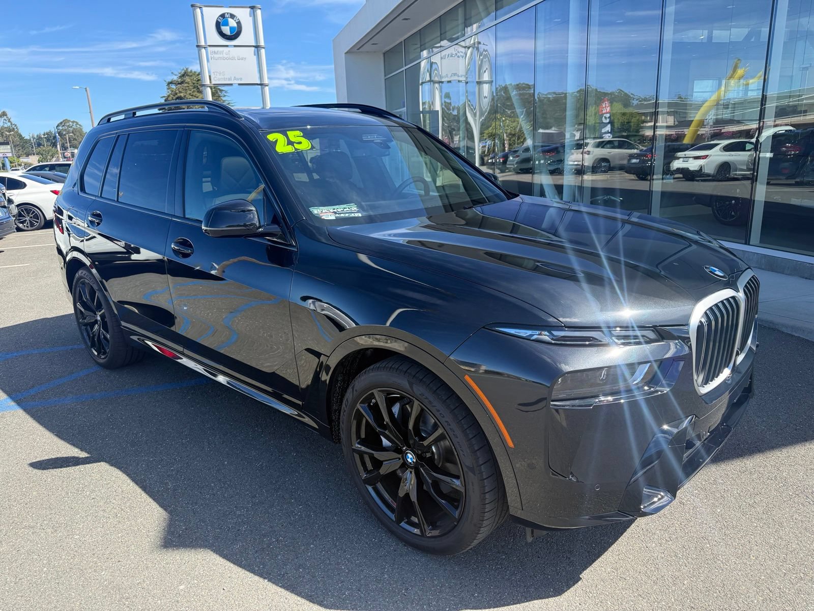 Used 2025 BMW X7 xDrive40i w/ M Sport Package AWD/4WD image 2