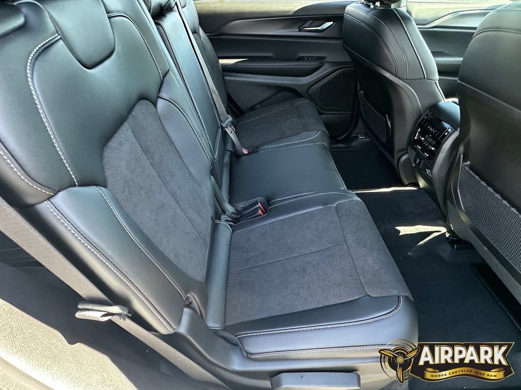 New 2025 Jeep Grand Cherokee L Altitude AWD/4WD image 13
