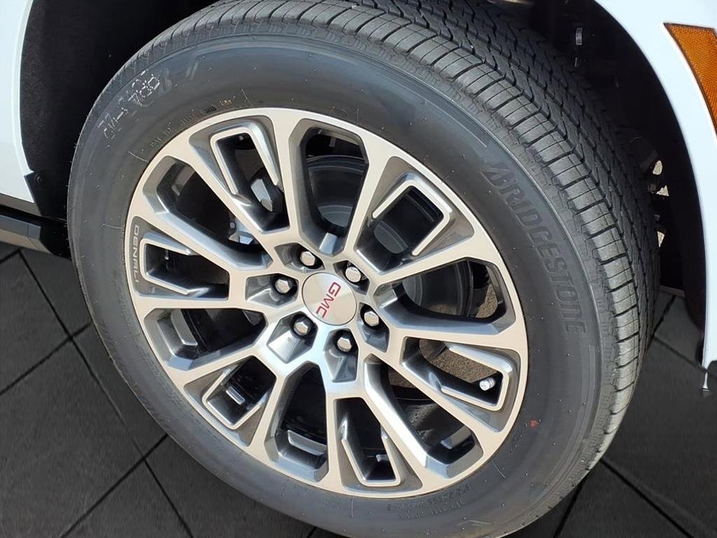 New 2026 GMC Yukon XL Denali w/ Denali Reserve Package image 7