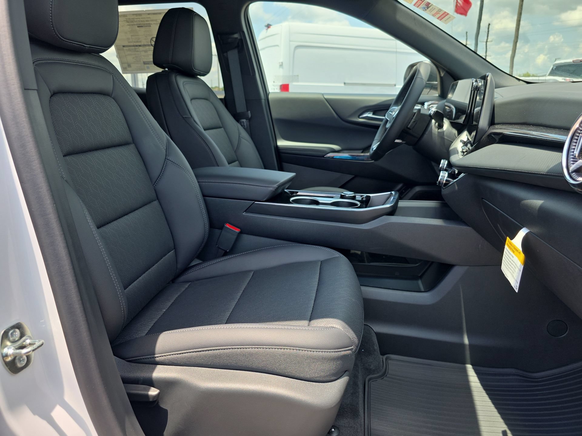 New 2026 Chevrolet Equinox LT w/ Convenience Package II FWD image 15