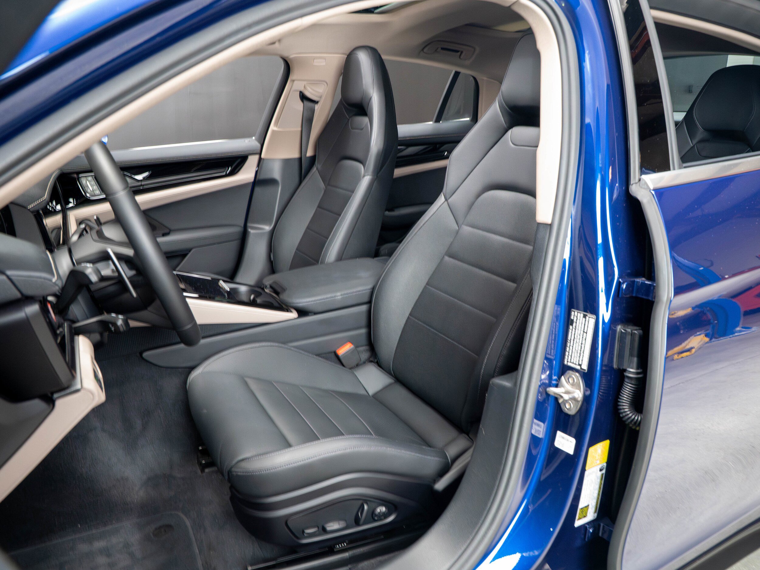 Certified 2024 Porsche Panamera 4 AWD/4WD image 5