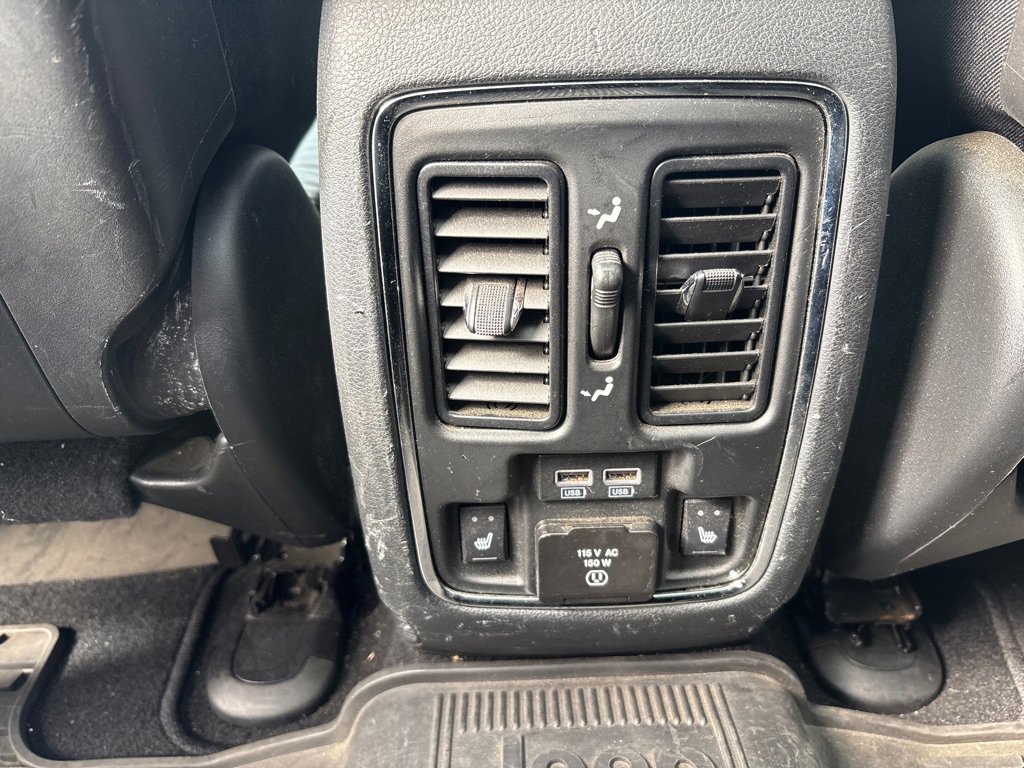 Used 2020 Jeep Grand Cherokee Limited w/ Luxury Group II image 17