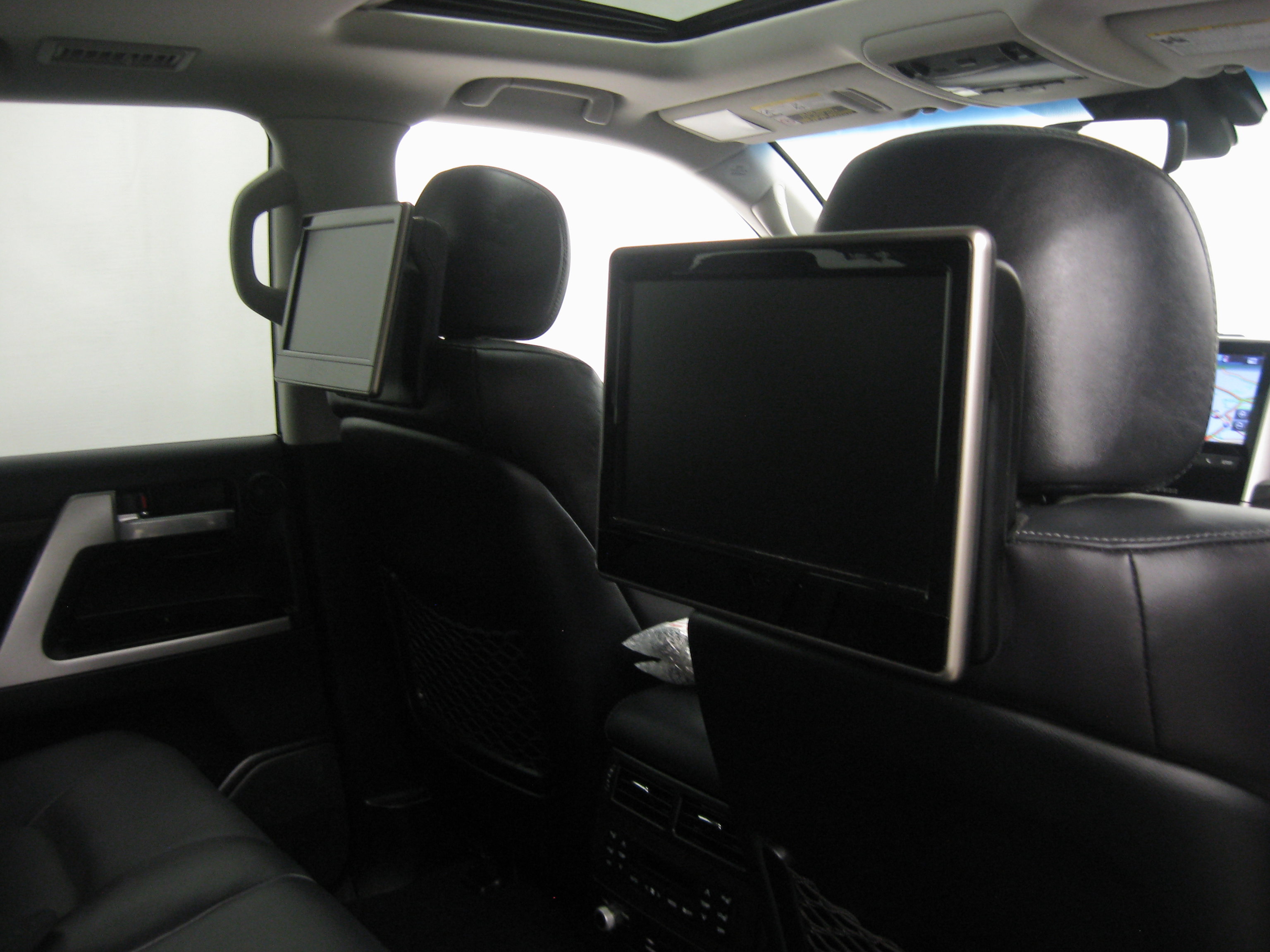 Certified 2017 Toyota Land Cruiser image 3