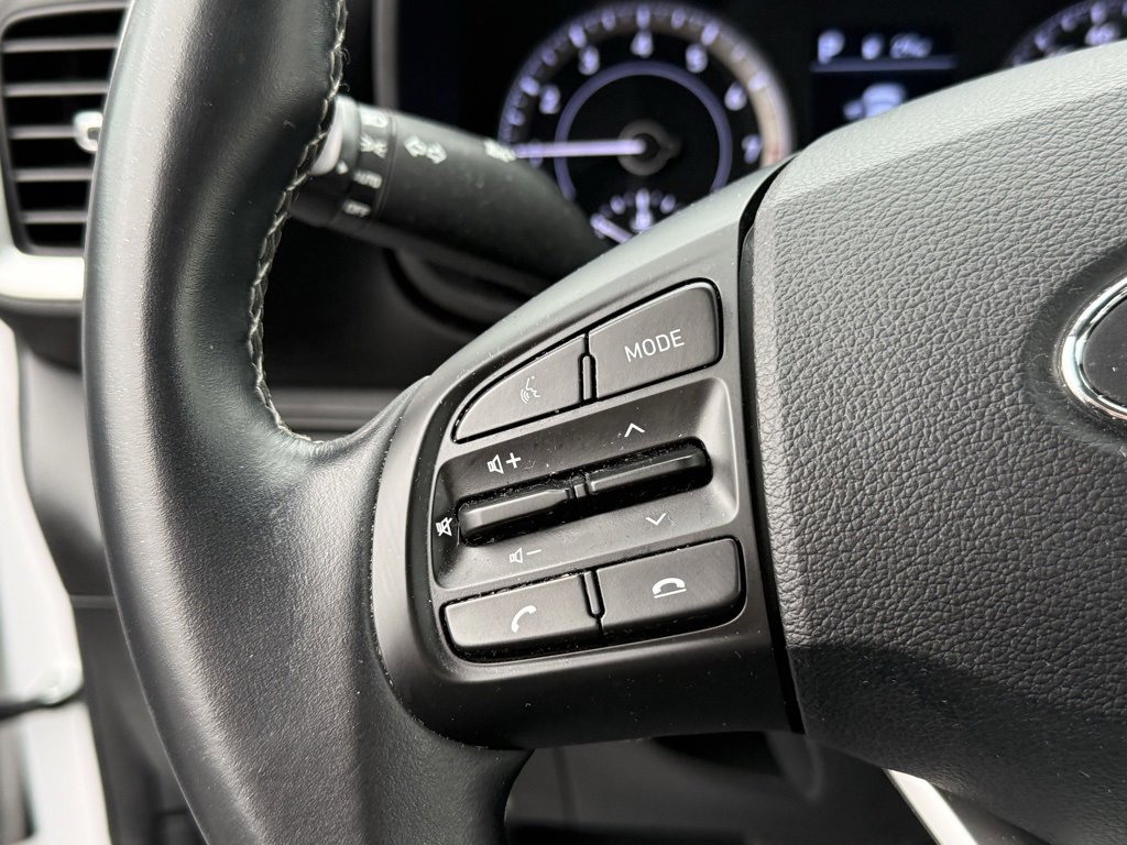 Certified 2022 Hyundai Venue SEL image 24