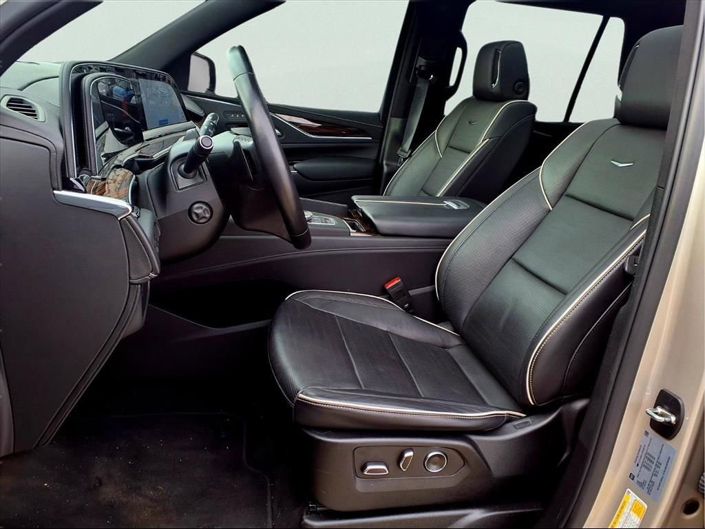 Used 2023 Cadillac Escalade Premium Luxury image 11