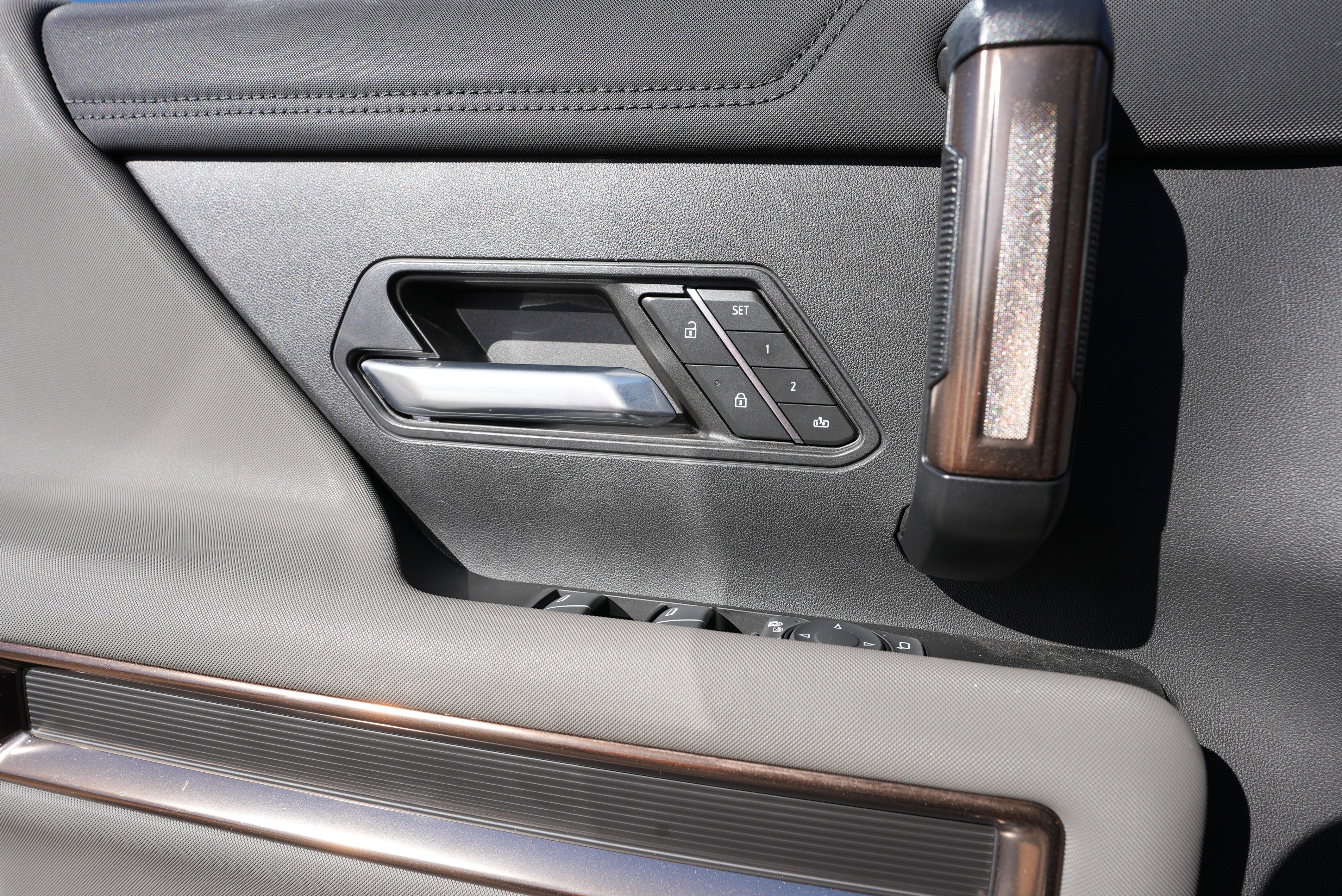 Used 2024 GMC Hummer EV 3X w/ LPO, Illumination Package image 26