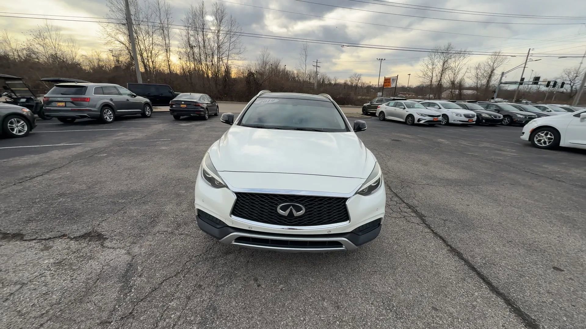 Used 2019 INFINITI QX30 Premium w/ Navigation Package image 3
