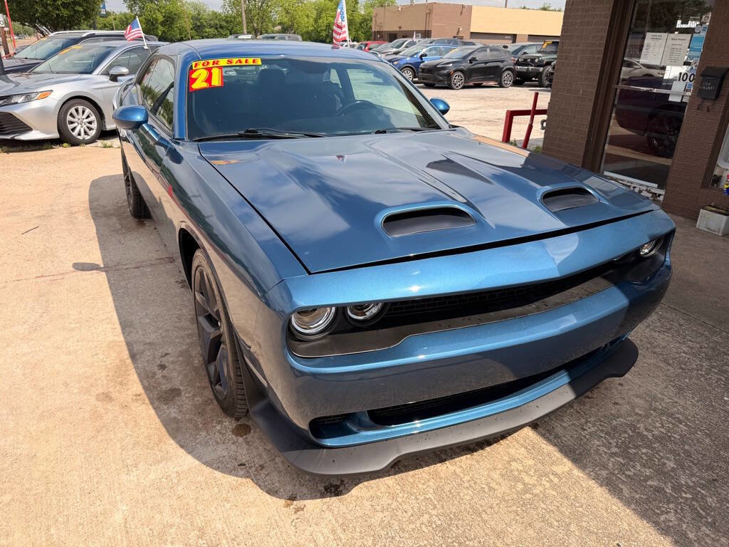 Used 2021 Dodge Challenger SXT w/ Blacktop Package RWD image 7
