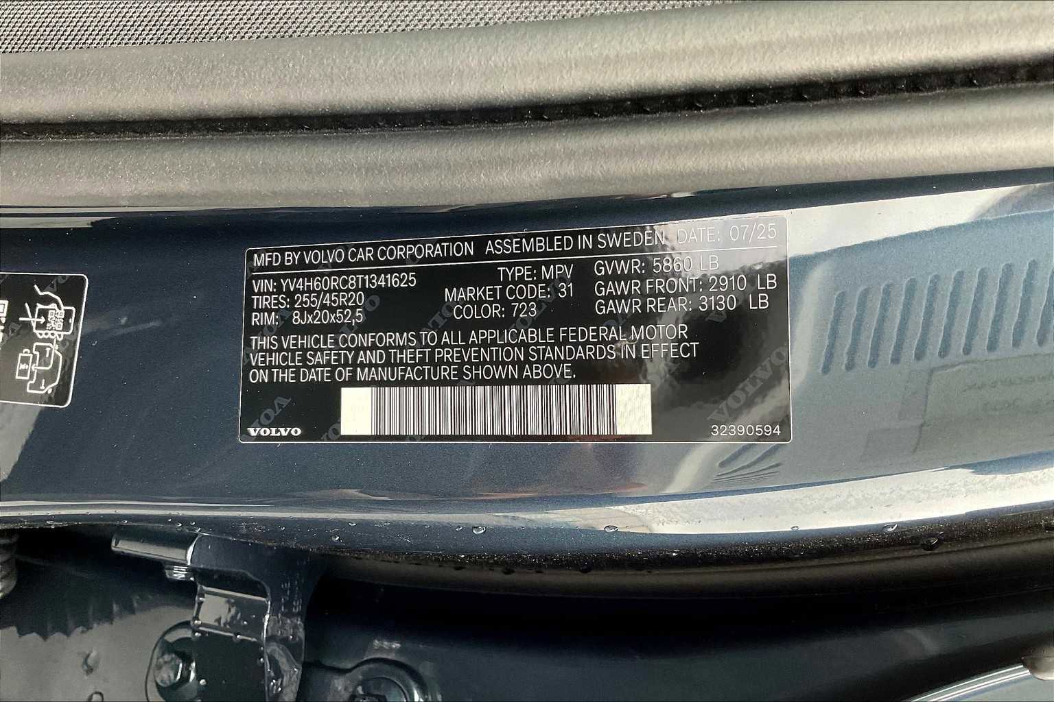 New 2026 Volvo XC60 T8 Plus w/ Protection Package Premier image 35