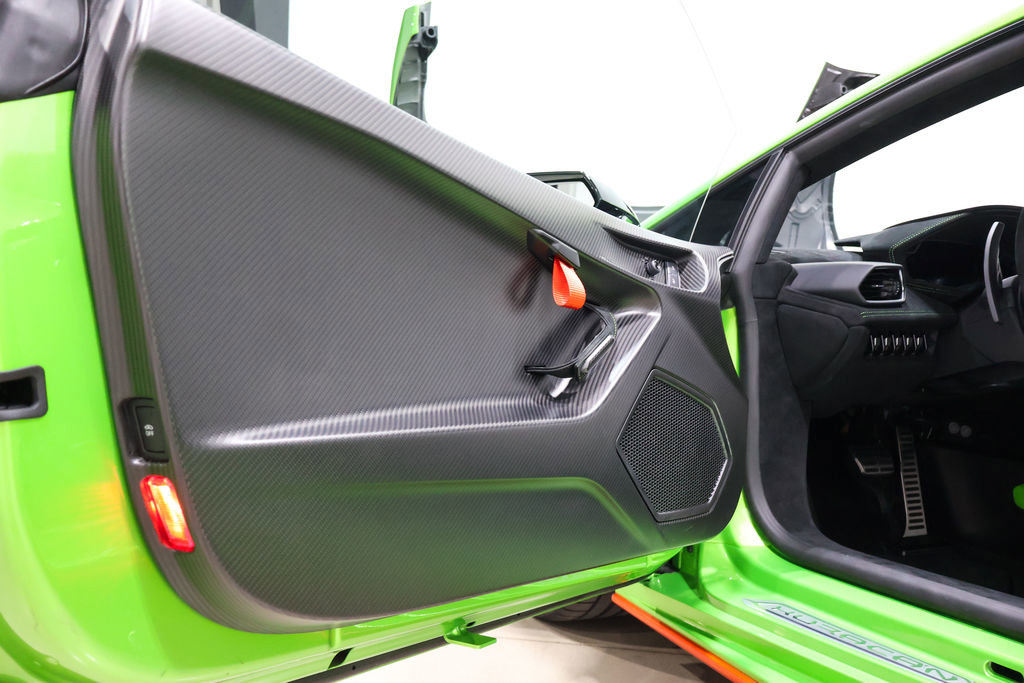 Used 2022 Lamborghini Huracan STO image 18