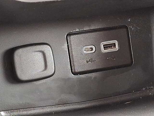 Used 2022 GMC Acadia SLE w/ Driver Convenience Package image 25