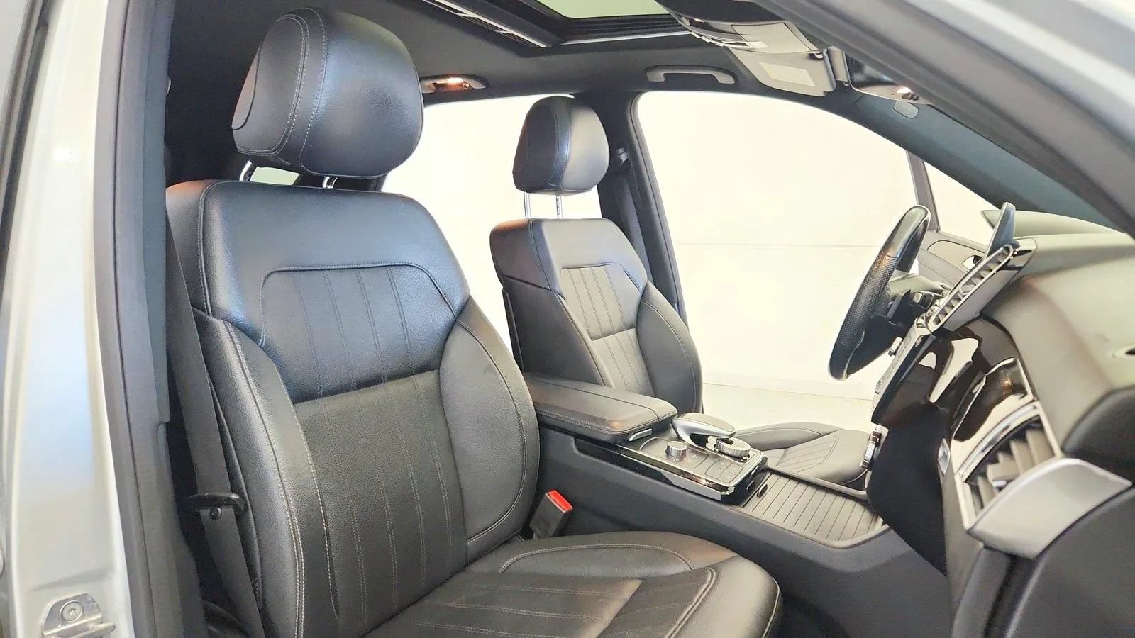 Used 2018 Mercedes-Benz GLE 350 4MATIC image 32