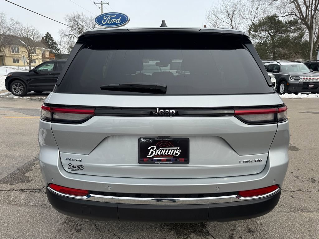 Used 2023 Jeep Grand Cherokee Laredo AWD/4WD image 6