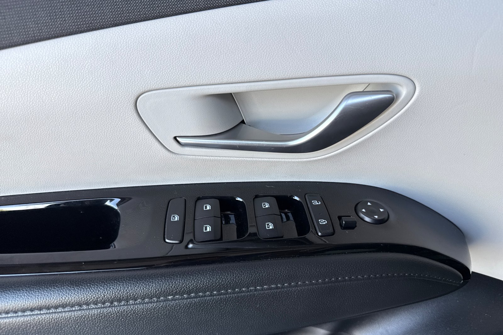 Used 2022 Hyundai Tucson Limited w/ Cargo Package FWD image 11