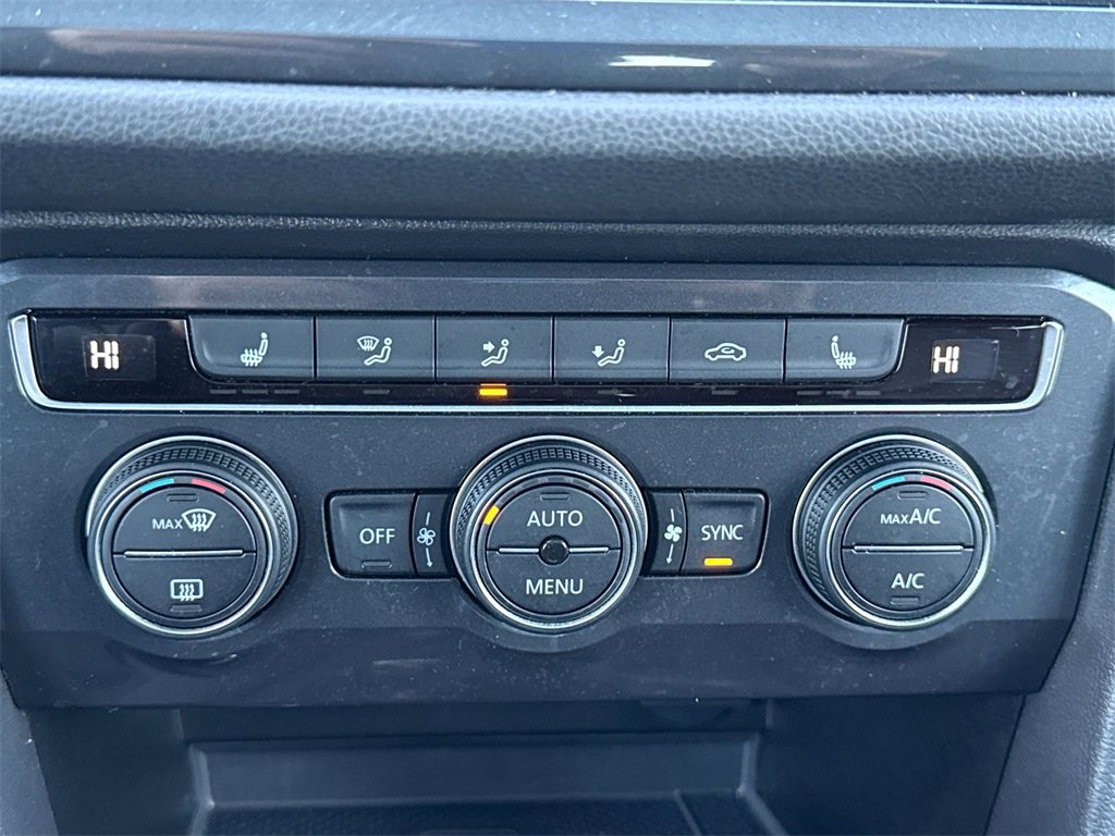 Used 2020 Volkswagen Tiguan SE w/ Panoramic Sunroof Package image 17