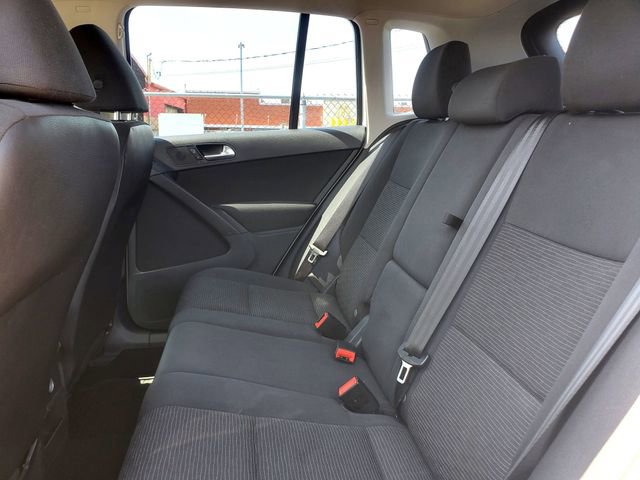 Used 2014 Volkswagen Tiguan S image 30