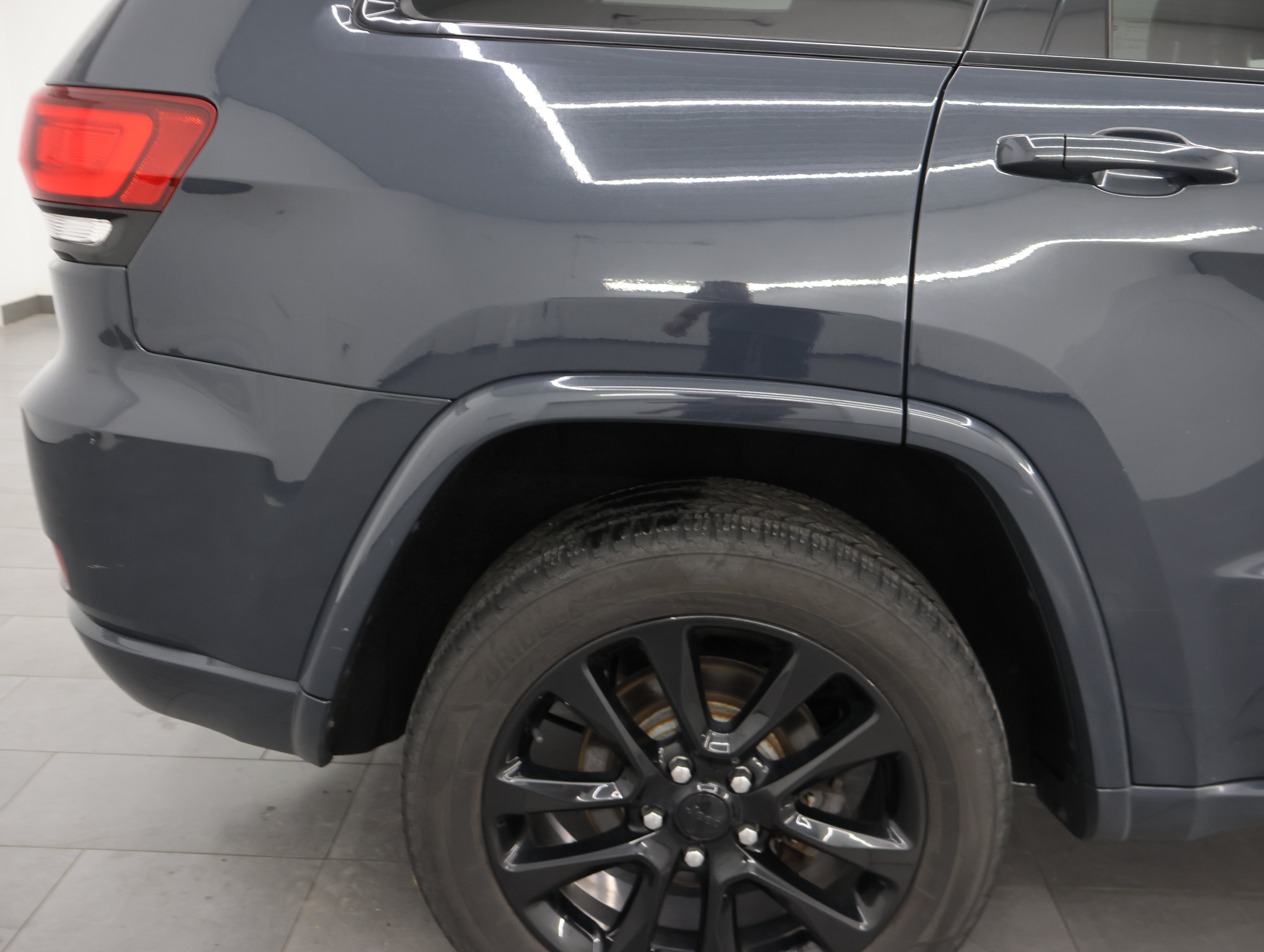 Used 2018 Jeep Grand Cherokee Altitude AWD/4WD image 24