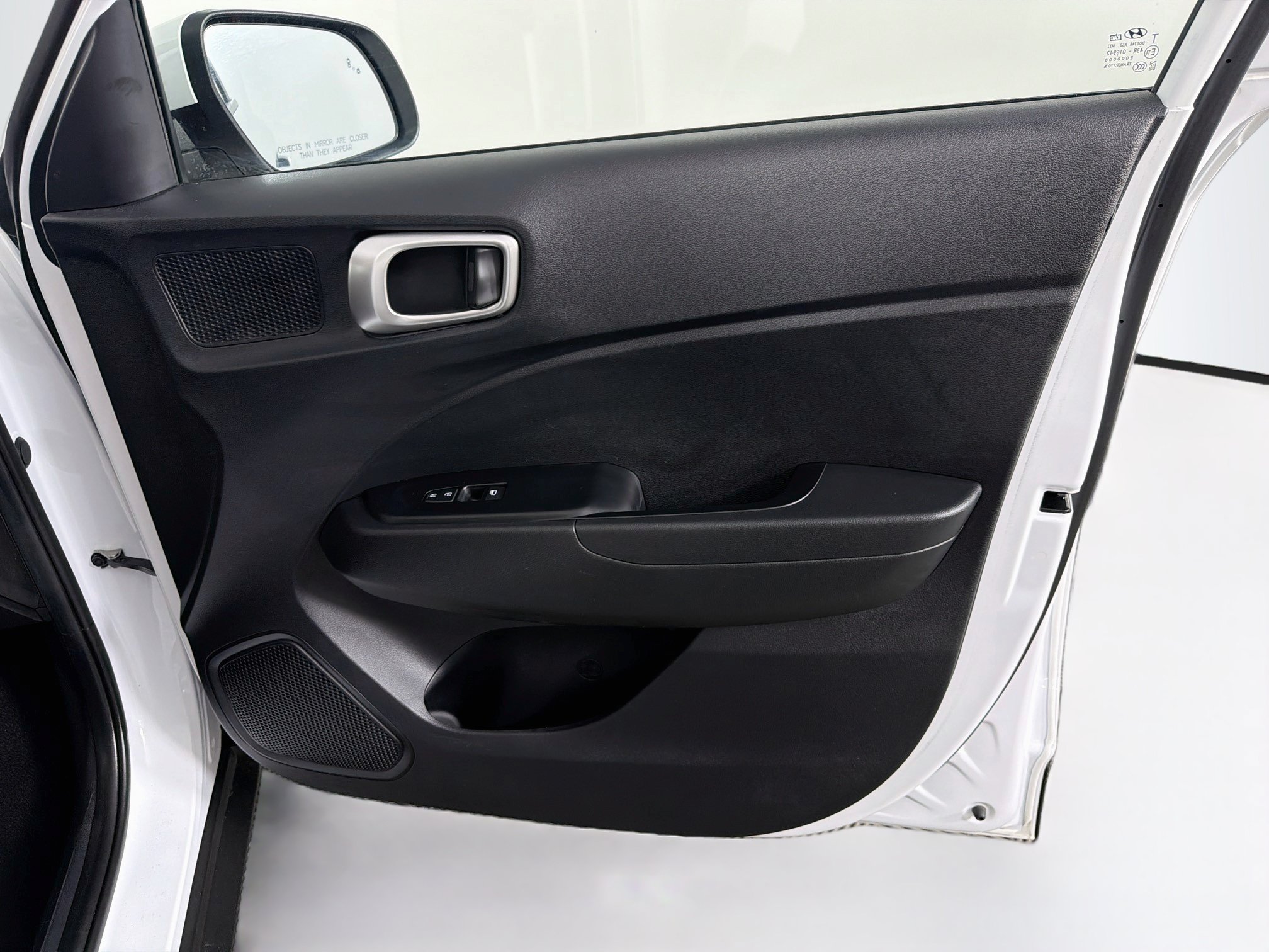 Used 2025 Hyundai Venue SEL FWD image 33