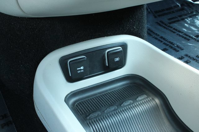 Used 2018 Chrysler Pacifica Touring-L Plus w/ Tire & Wheel Group FWD image 18