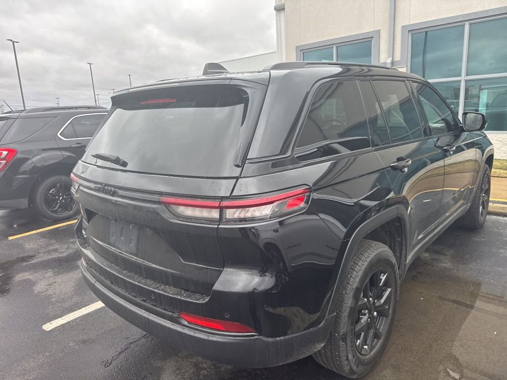 Used 2024 Jeep Grand Cherokee Altitude image 4