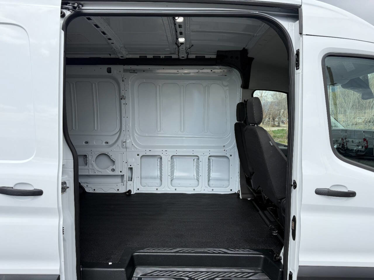 Used 2025 Ford Transit 250 250 AWD 3dr LWB Medium Roof Ca image 25
