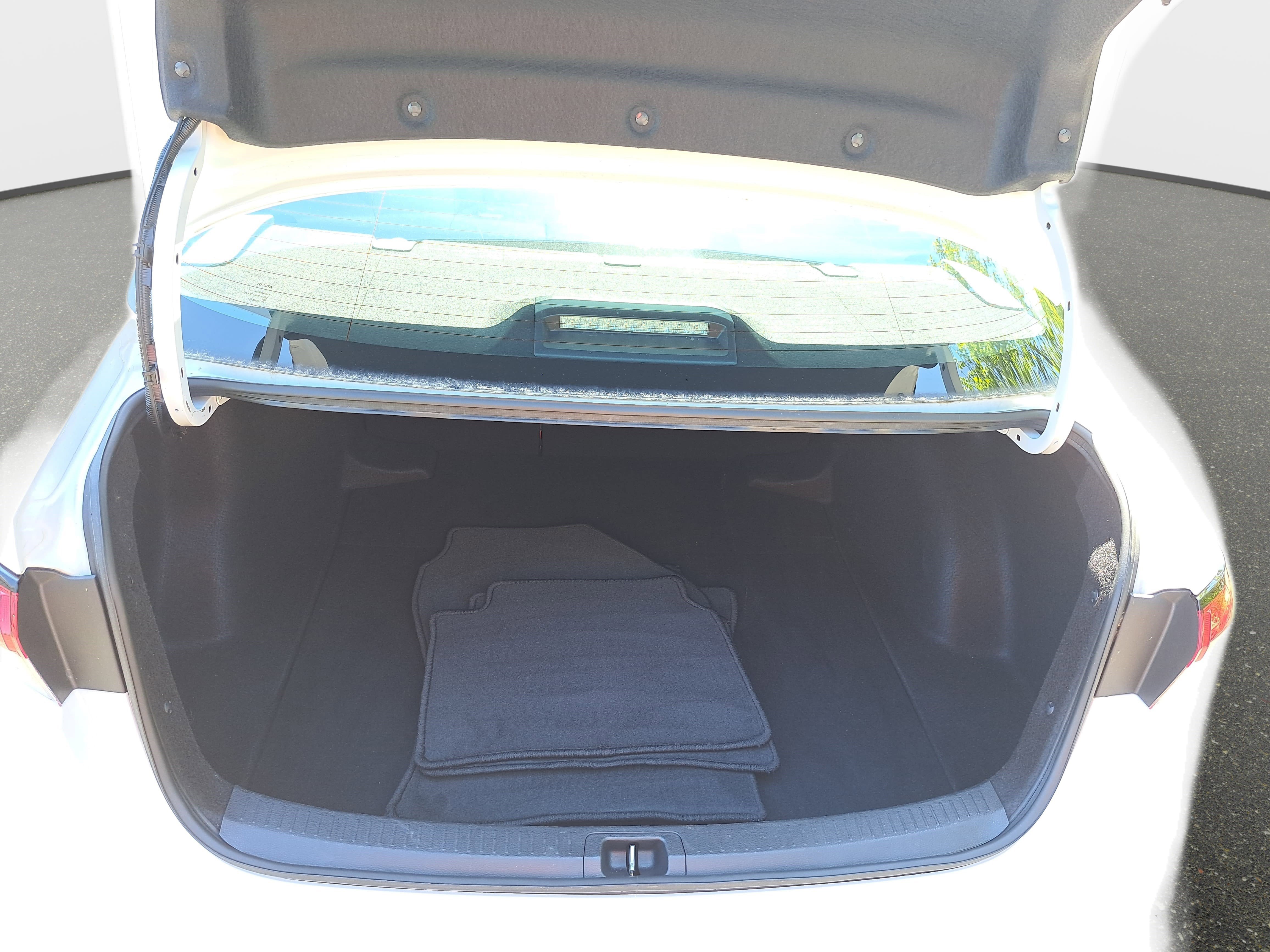 Used 2024 Toyota Corolla LE FWD image 12