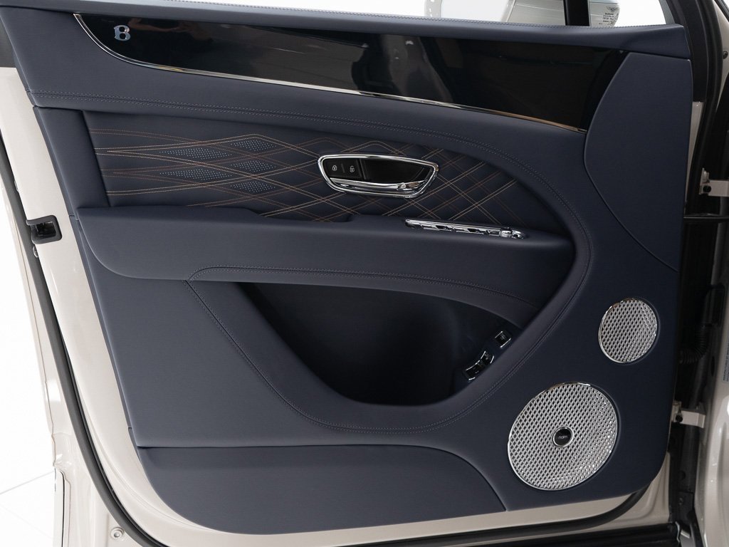 Certified 2025 Bentley Bentayga Extended Wheelbase image 11