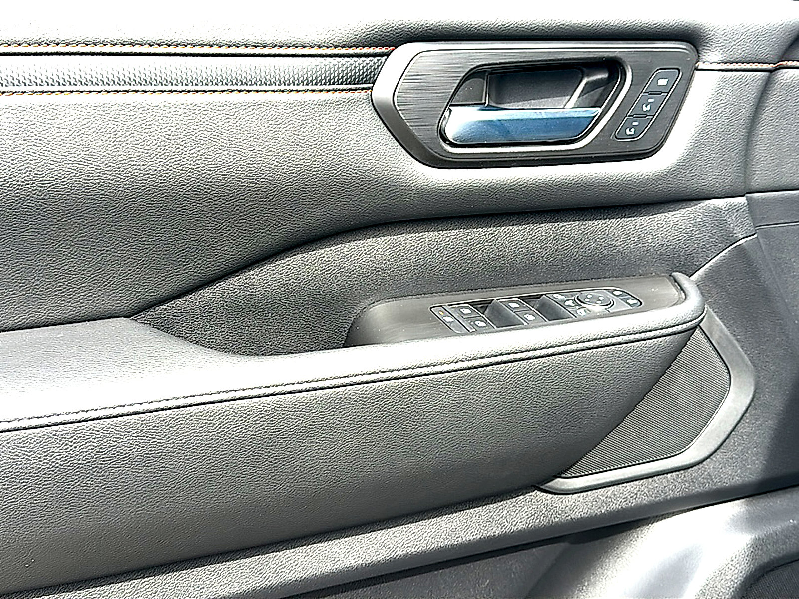 Used 2025 Nissan Armada PRO-4X image 16