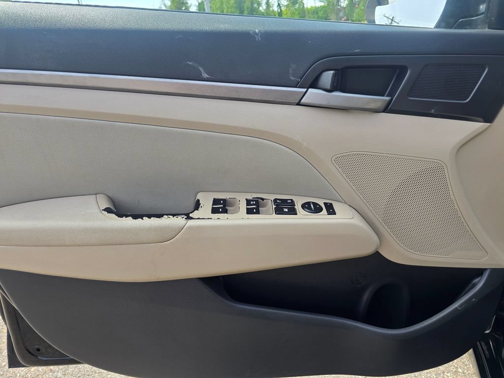 Used 2017 Hyundai Elantra SE FWD image 13