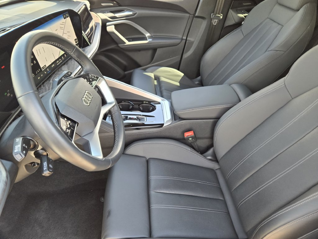 Certified 2025 Audi Q5 Prestige AWD/4WD image 17