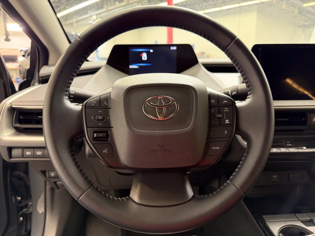 Used 2025 Toyota Prius LE FWD image 16