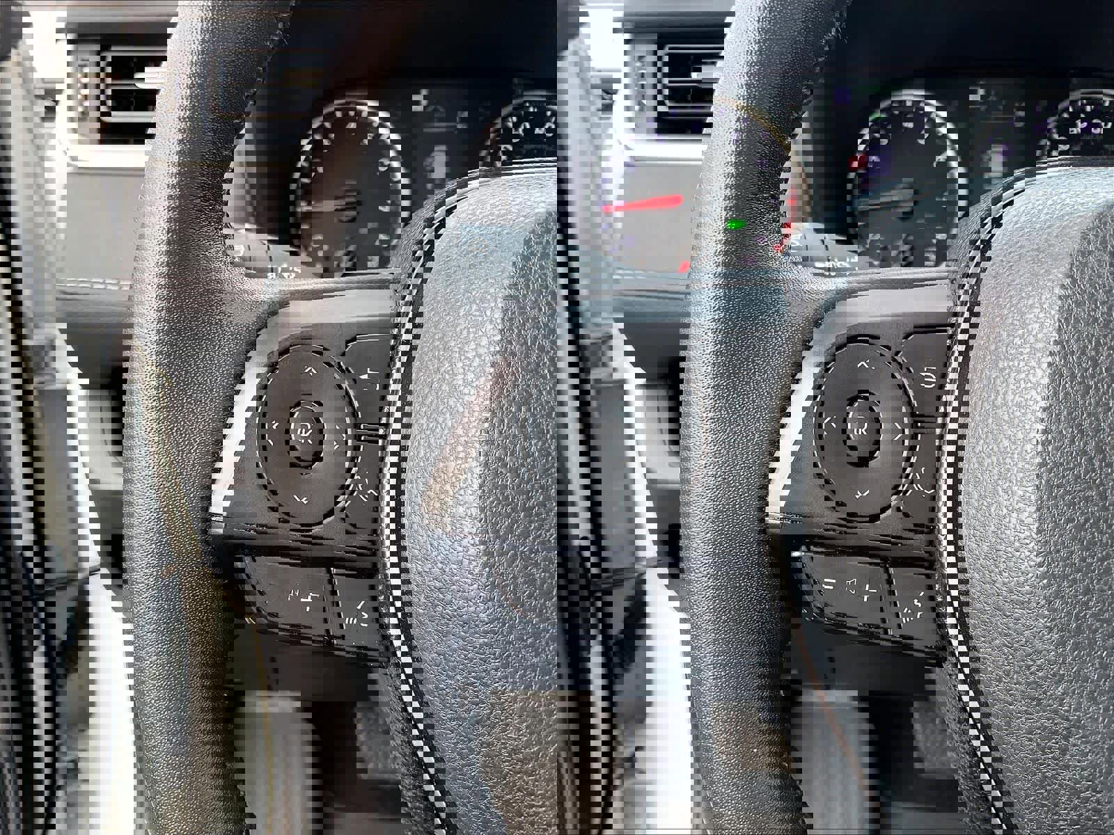 Used 2020 Toyota RAV4 XLE Premium image 19