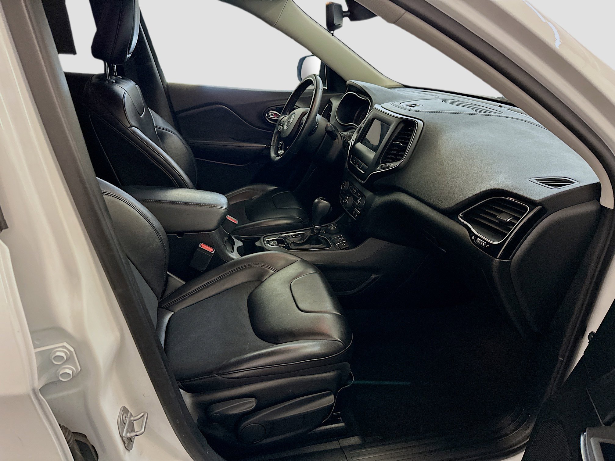 Used 2021 Jeep Cherokee Latitude Plus image 31