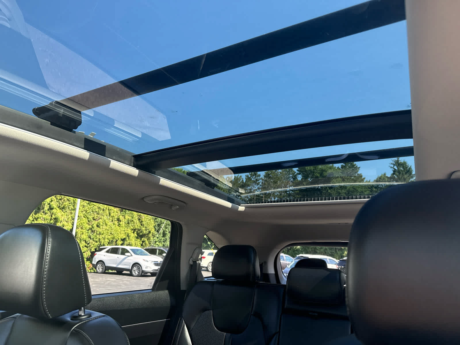 Used 2023 Kia Sorento S w/ Panoramic Sunroof Package AWD/4WD image 25